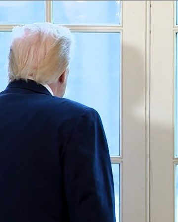 Trump pauses oil exec summit to peek at White House ballroom’s progress