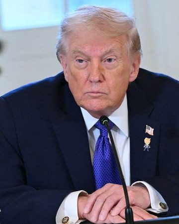 Trump wears ‘happy Trump’ pin alongside American flag during White House oil executive meeting