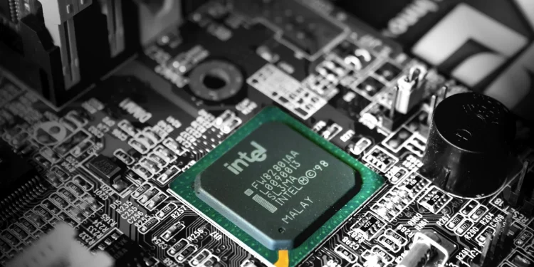 Intel stock forecast: $150 bull case, $90 bear case for 2026